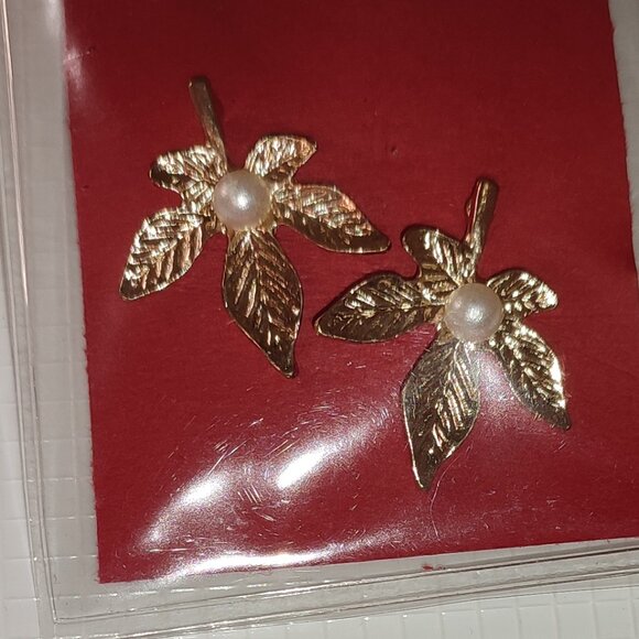 Academia Autumn fall Leaf with Pearl Earrings Golden Vintage Studs - Picture 3 of 6